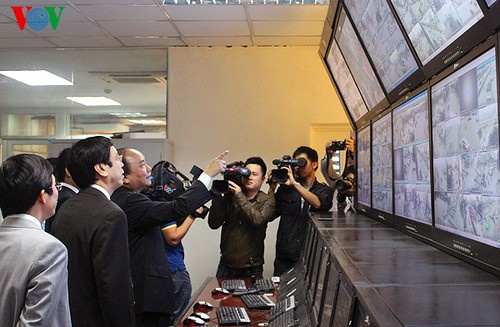 Le vice-Premier ministre Nguyen Xuan Phuc rend visite à VOV  - ảnh 2